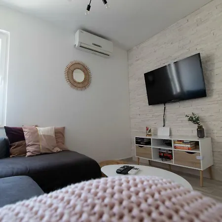 Lukas - Digital Nomads Friendly Apartman *